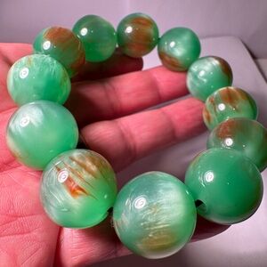 Elegant Green Beaded Bracelet